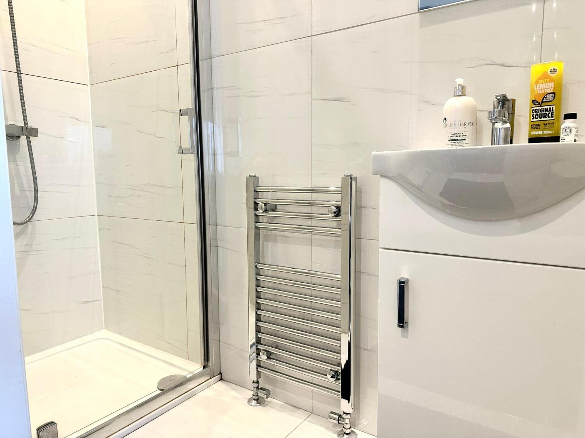 Stylish Modern, Private Apartment,15 Mins To Central London Hendon Kültér fotó