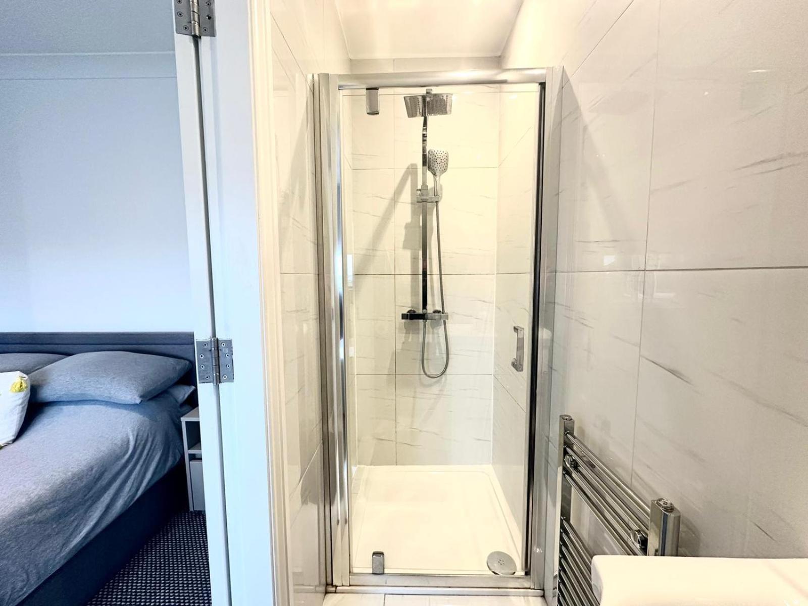 Stylish Modern, Private Apartment,15 Mins To Central London Hendon Kültér fotó