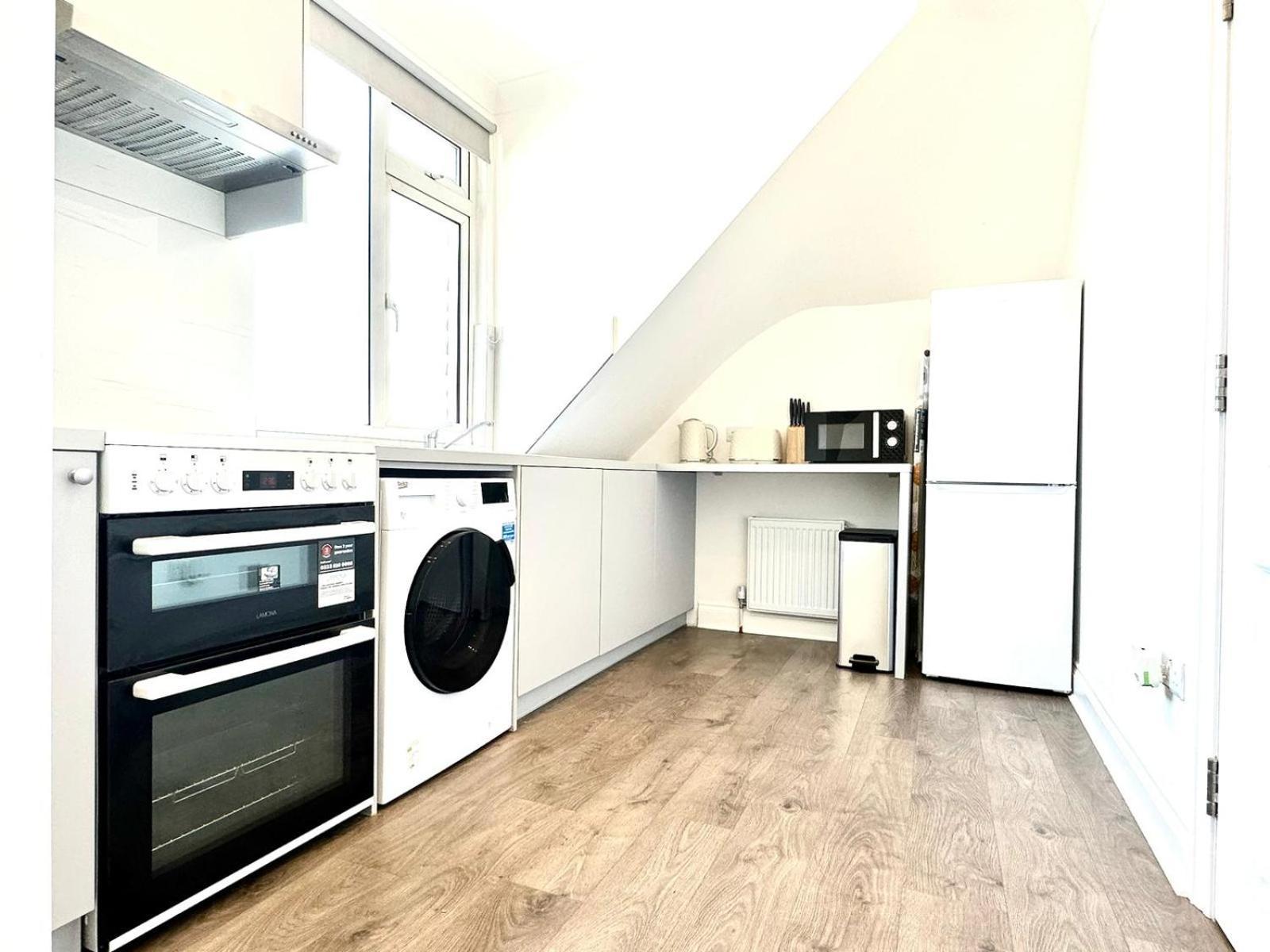 Stylish Modern, Private Apartment,15 Mins To Central London Hendon Kültér fotó