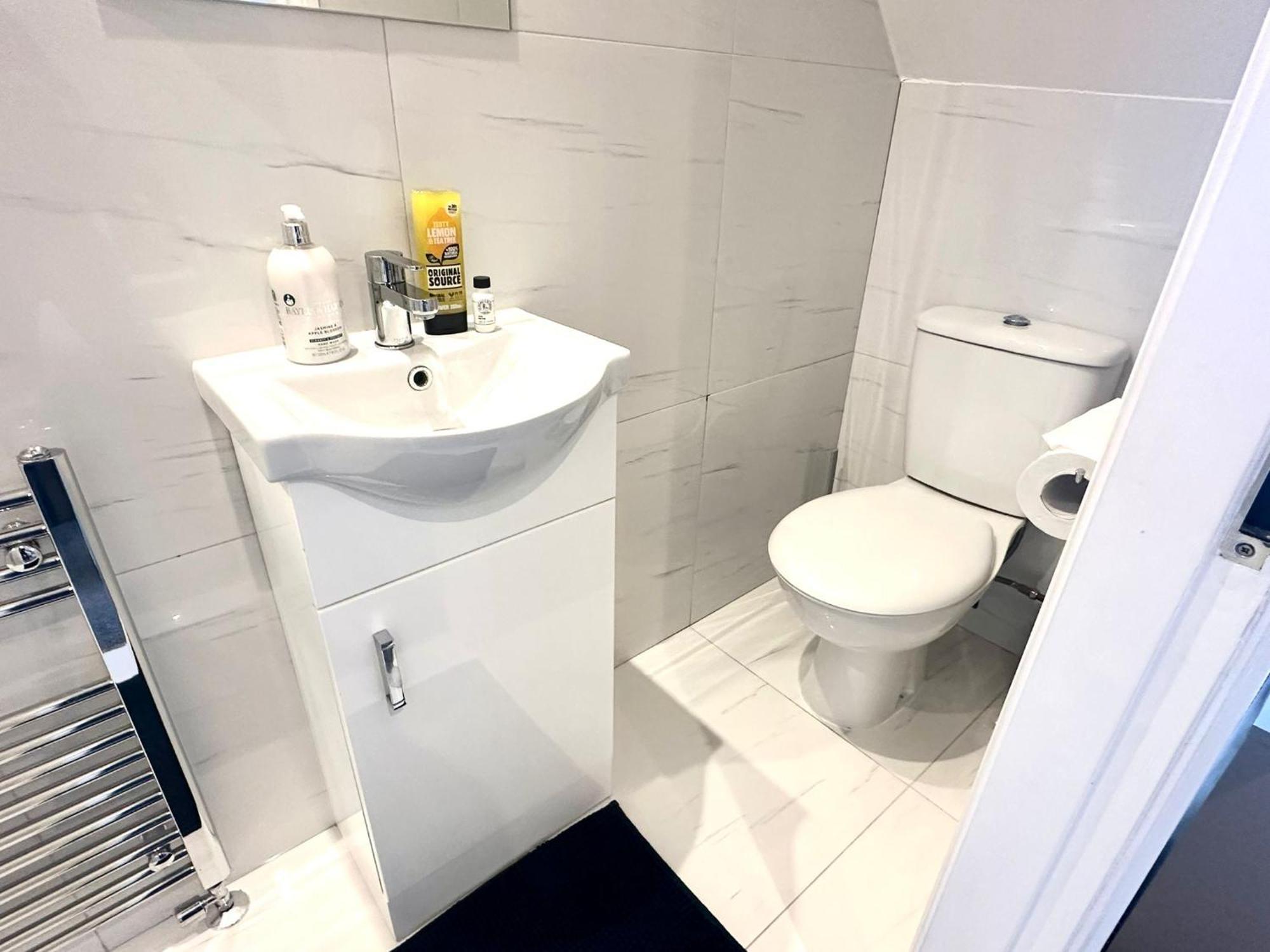 Stylish Modern, Private Apartment,15 Mins To Central London Hendon Kültér fotó